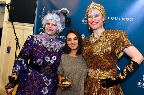 The Hasty Pudding Theatricals, the oldest theatrical organization in the United States, welcomed actress, Mila Kunis, to Harvard University, where she received her Woman of the Year award (January 25th, 2018) - Mila Kunis - Z imprez