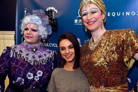 The Hasty Pudding Theatricals, the oldest theatrical organization in the United States, welcomed actress, Mila Kunis, to Harvard University, where she received her Woman of the Year award (January 25th, 2018) - Mila Kunis - Z imprez