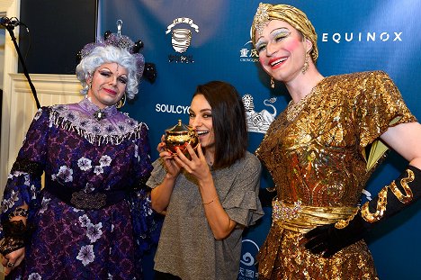 The Hasty Pudding Theatricals, the oldest theatrical organization in the United States, welcomed actress, Mila Kunis, to Harvard University, where she received her Woman of the Year award (January 25th, 2018) - Mila Kunis - Rendezvények