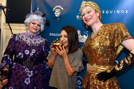 The Hasty Pudding Theatricals, the oldest theatrical organization in the United States, welcomed actress, Mila Kunis, to Harvard University, where she received her Woman of the Year award (January 25th, 2018) - Mila Kunis - Eventos