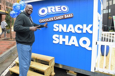 Basketball Hall of Famer Shaquille ONeal celebrates his birthday and National OREO Day by handing out free OREO Chocolate Candy Bars at the Snack Shaq which kicks-off the nationwide OREO Birthday Giveaway (Atlanta, GA March 06, 2018) - Shaquille O'Neal - Z akcí