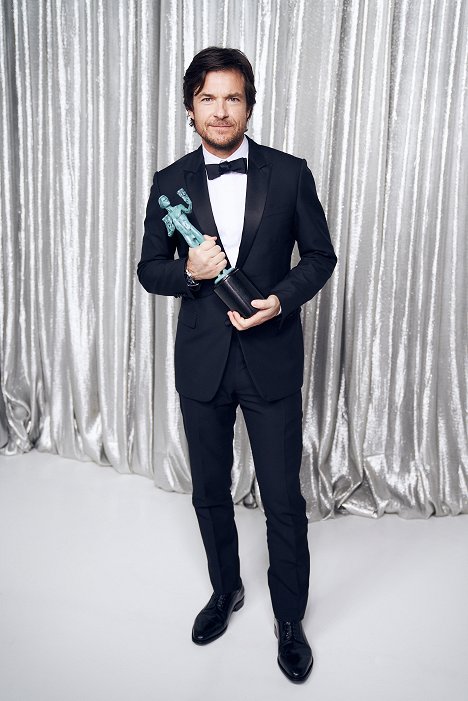 Jason Bateman poses in the Winner's Gallery during the 25th Annual Screen Actors Guild Awards at The Shrine Auditorium on January 27, 2019 in Los Angeles, California - Jason Bateman - Z imprez