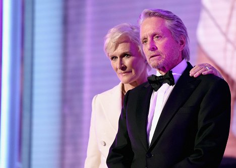 Glenn Close and Michael Douglas onstage during the 25th Annual Screen Actors Guild Awards at The Shrine Auditorium on January 27, 2019 in Los Angeles, California - Glenn Close, Michael Douglas - Z akcií