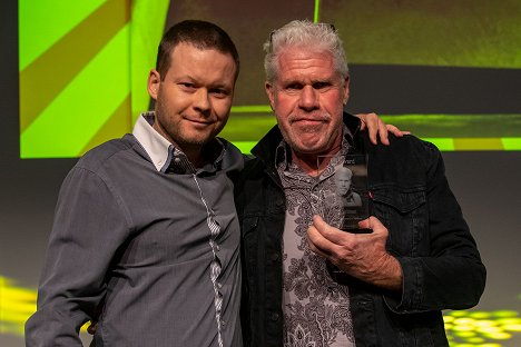 Ron Perlman receiving CSFD AWARD for "Unbeatable Portrayal of Hellboy" from Martin Pomothy at Comic-Con Prague on February 2020 - Martin Pomothy, Ron Perlman - Events