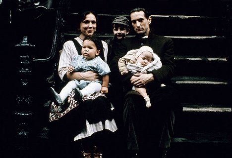 Francesca De Sapio, Robert De Niro - Ojciec chrzestny II - Z filmu