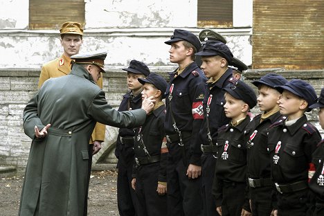 Bruno Ganz, Donevan Gunia - L'enfonsament - De la película