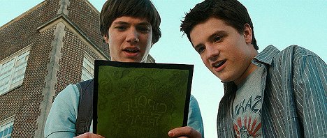 Chris Massoglia, Josh Hutcherson - Cirque du Freak: The Vampire's Assistant - Photos