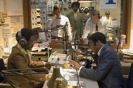 Don Cheadle, Chiwetel Ejiofor - Z vězení do éteru - Z filmu