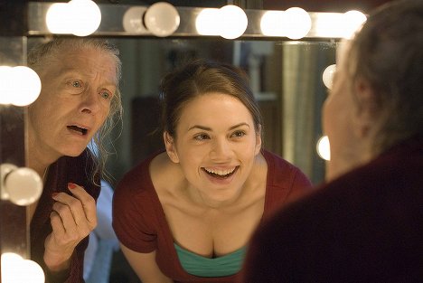 Vanessa Redgrave, Hayley Atwell - How About You - Filmfotos