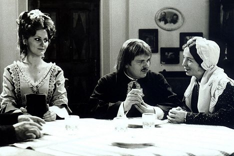 Eva Žilineková, Jozef Bednárik, Adela Gáborová - Frndolína - Kuvat elokuvasta