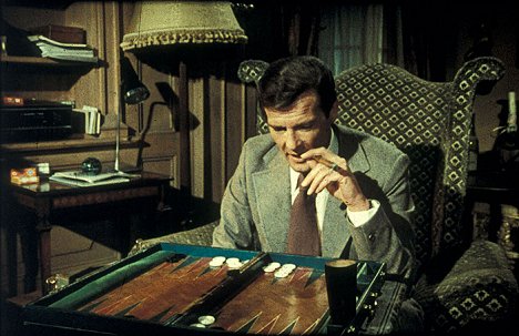 Roger Moore - Kultakäsi - Kuvat elokuvasta