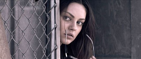 Mila Kunis - Kniha přežití - Z filmu
