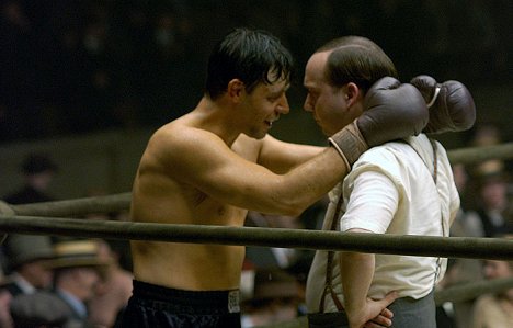 Russell Crowe, Paul Giamatti - Cinderella Man - Van film