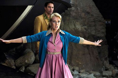 Eric McCormack, Jenni Baird - Invasion from Outer Space - Filmfotos