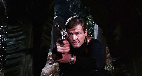Roger Moore - Live and Let Die - Photos