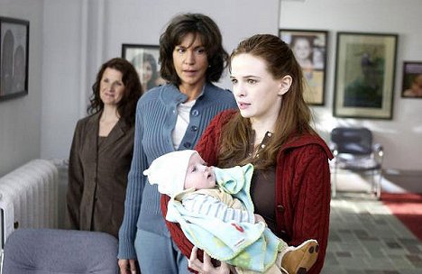 Mercedes Ruehl, Danielle Panabaker - Mom at Sixteen - Filmfotos