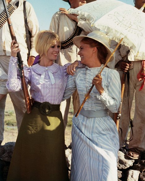 Brigitte Bardot, Jeanne Moreau - Viva María ! - Van de set