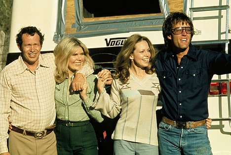 Warren Oates, Loretta Swit, Lara Parker, Peter Fonda - Race with the Devil - Photos