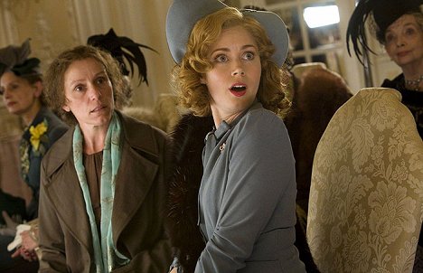 Frances McDormand, Amy Adams - Velký den slečny Pettigrewové - Z filmu