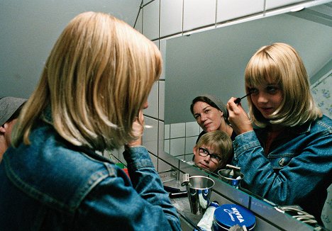 Hanne Hedelund, Jannik Lorenzen, Julie Kolbeck - A sírás művészete - Filmfotók