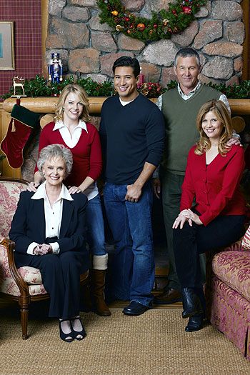 June Lockhart, Melissa Joan Hart, Mario Lopez, Timothy Bottoms, Markie Post - Weihnachten in Handschellen - Werbefoto