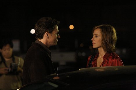 Tim Daly, Kim Raver - The Nine - Filmfotos