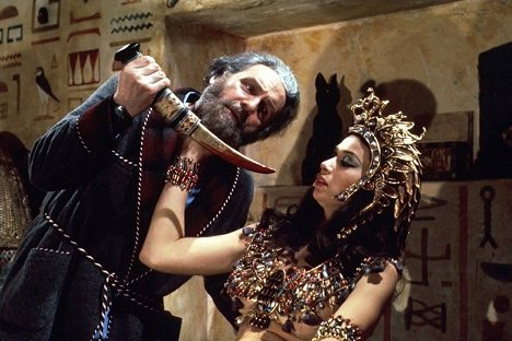 Andrew Keir, Valerie Leon - Blood from the Mummy's Tomb - Photos