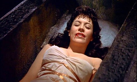 Valerie Gaunt - Horror of Dracula - Photos