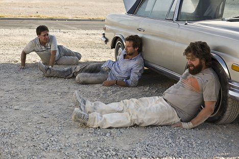 Ed Helms, Bradley Cooper, Zach Galifianakis - Hangover - Filmfotos