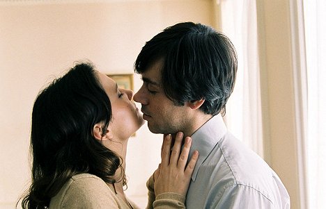 Virginie Ledoyen, Emmanuel Mouret - Un baiser s'il vous plaît - Kuvat elokuvasta