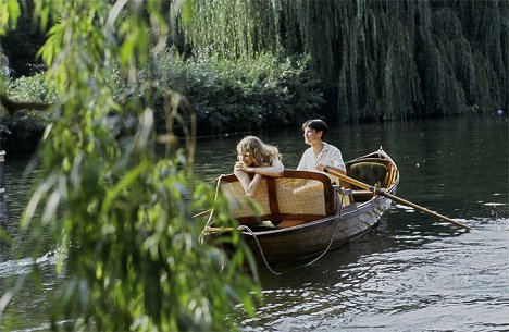 Lucy Punch, Tom Sturridge - Csodálatos Júlia - Filmfotók