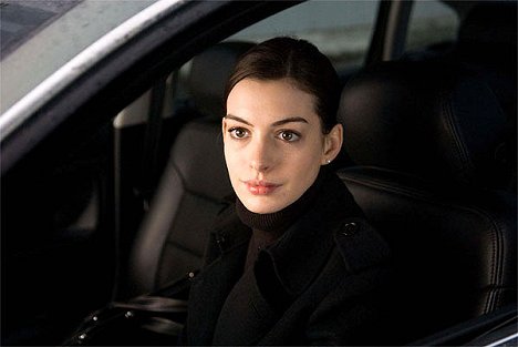 Anne Hathaway - Cestující - Z filmu