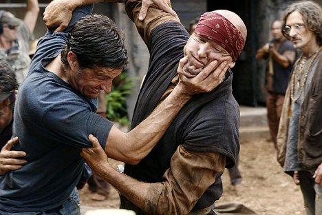 Matthew Fox, John Hawkes - Lost - Filmfotos