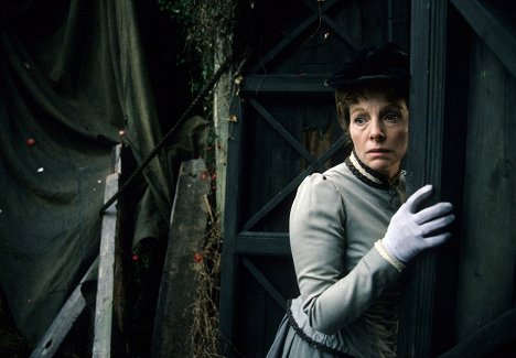Joanna McCallum - Sherlock Holmes - Az aranyifjú - Filmfotók