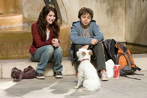 Emma Roberts, Jake T. Austin - Hotel pre psov - Z filmu