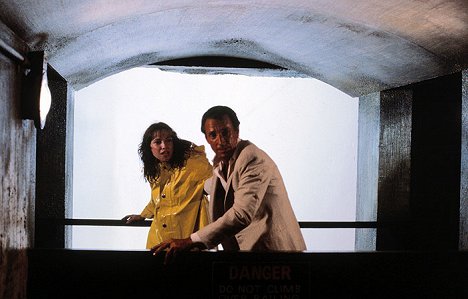 Janet Margolin, Roy Scheider - El eslabón del Niágara - De la película