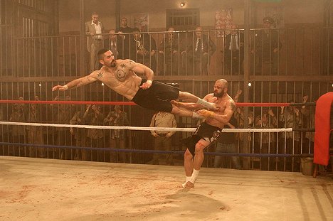 Scott Adkins - Invicto 3: Redención - De la película