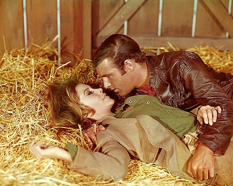 Michele Carey, James Caan - El Dorado - Filmfotos