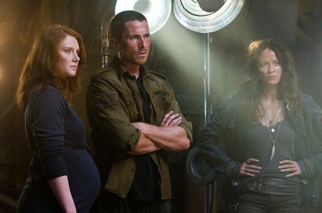 Bryce Dallas Howard, Christian Bale, Moon Bloodgood - Terminator Salvation - Photos