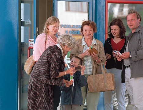 Sabina Remundová, Iva Janžurová, Theodora Remundová, Igor Bareš - Małe sekrety - Z filmu