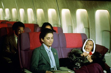 Linda Harrison, Gloria Swanson - Airport 1975 - Van film