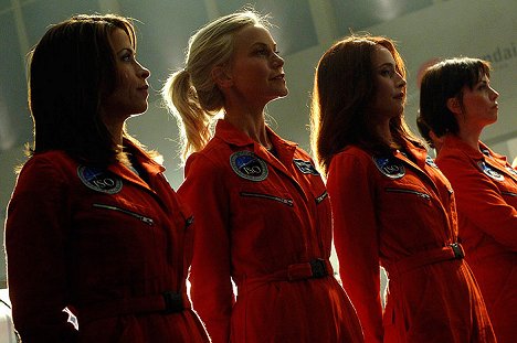 Christina Cox, Laura Harris, Florentine Lahme, Maxim Roy - Defying Gravity - Liebe im Weltall - Pilot - Filmfotos