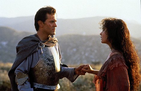Bruce Campbell, Embeth Davidtz - Army of Darkness - Photos