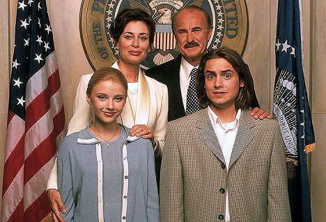 Mimi Kuzyk, Dabney Coleman, Elisabeth Harnois, Will Friedle - My Date with the President's Daughter - Z filmu