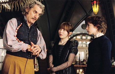 Billy Connolly, Emily Browning, Liam Aiken - Lemony Snicket's A Series of Unfortunate Events - Photos