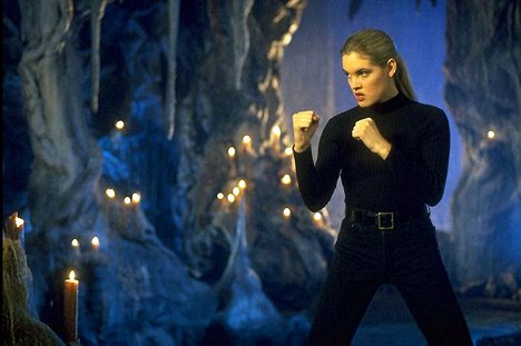 Bridgette Wilson - Mortal Kombat - Boj na život a na smrt - Z filmu