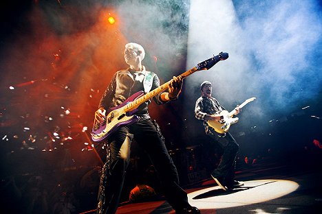 Adam Clayton, The Edge - U2 360 Live From the Rose Bowl - Van film