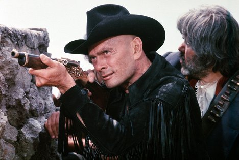 Yul Brynner, Ignazio Spalla - Adiós Sabata - Filmfotos