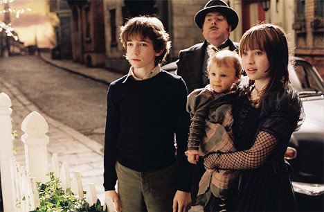Liam Aiken, Timothy Spall, Shelby Hoffman, Emily Browning - Lemony Snicket - Rätselhafte Ereignisse - Filmfotos