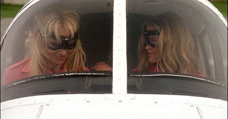 Pamela Anderson, Denise Richards - Blonde and Blonder - Kuvat elokuvasta